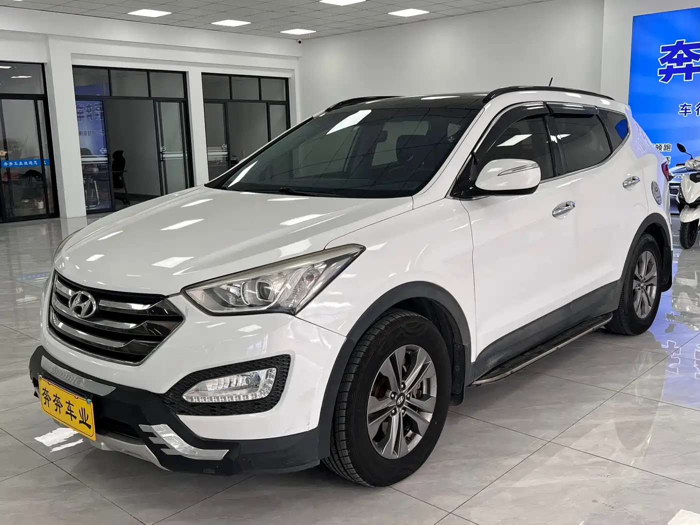 Hyundai Santa Fe 2013 Model 2.4L Automatic 2WD Smart