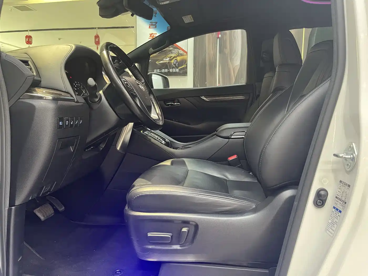 Toyota Alphard 2021 Hybrid 2.5L Premium фото 18