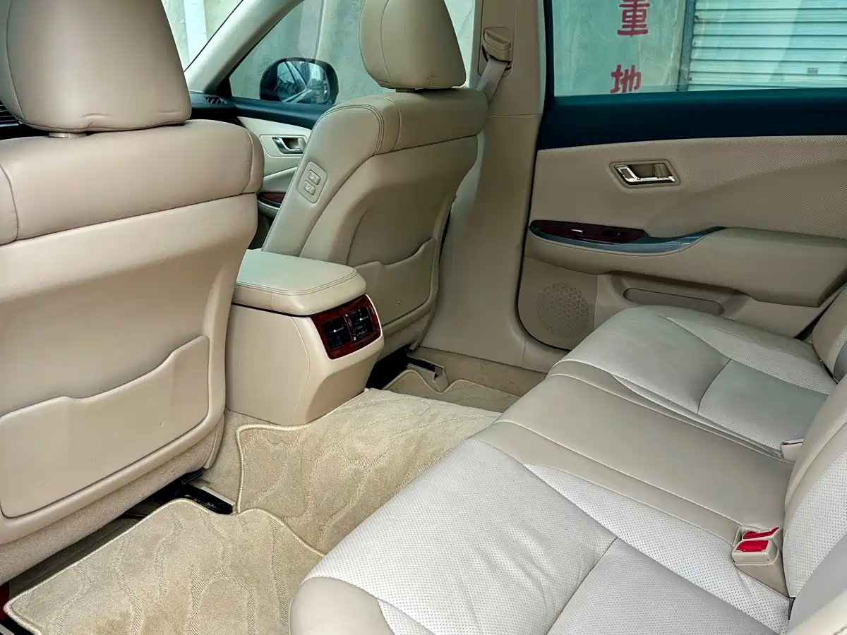 Toyota Crown 2012 2.5L Royal Leather Edition фото 9