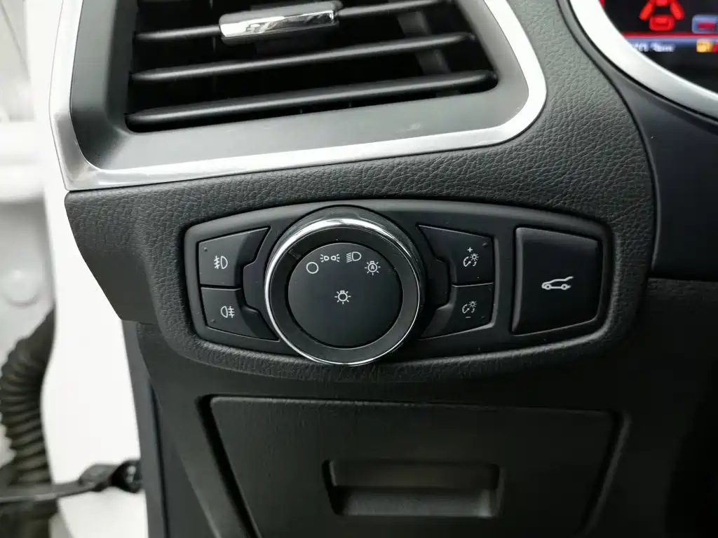 Фото 21 - Ford Edge