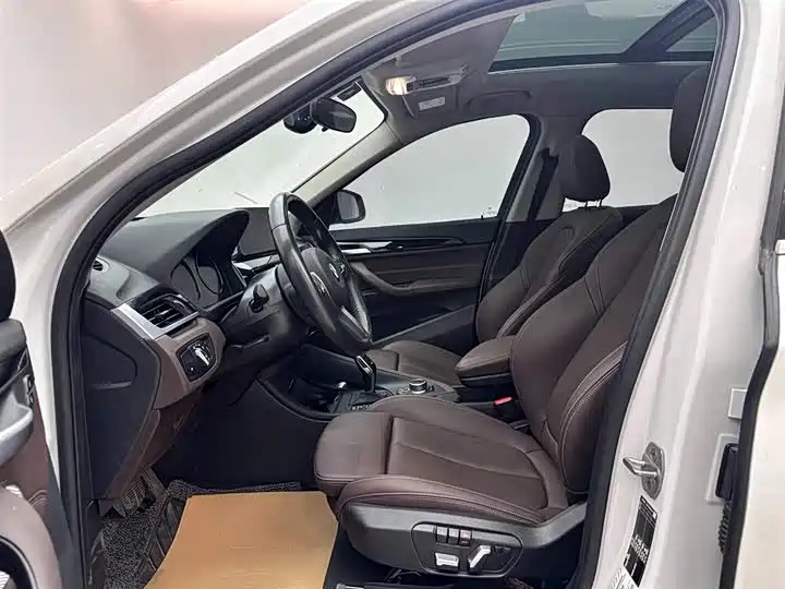 BMW X1 2022 sDrive25Li Leading фото 5