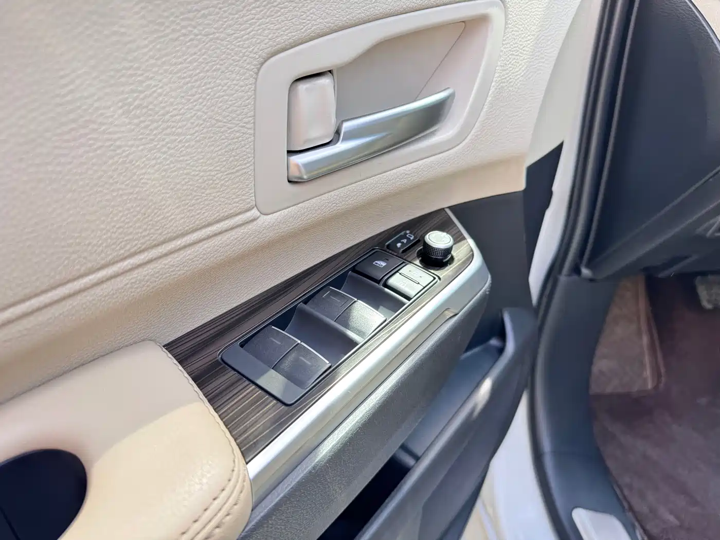 Toyota Sienna 2021 2.5L Hybrid Ultimate Edition фото 10