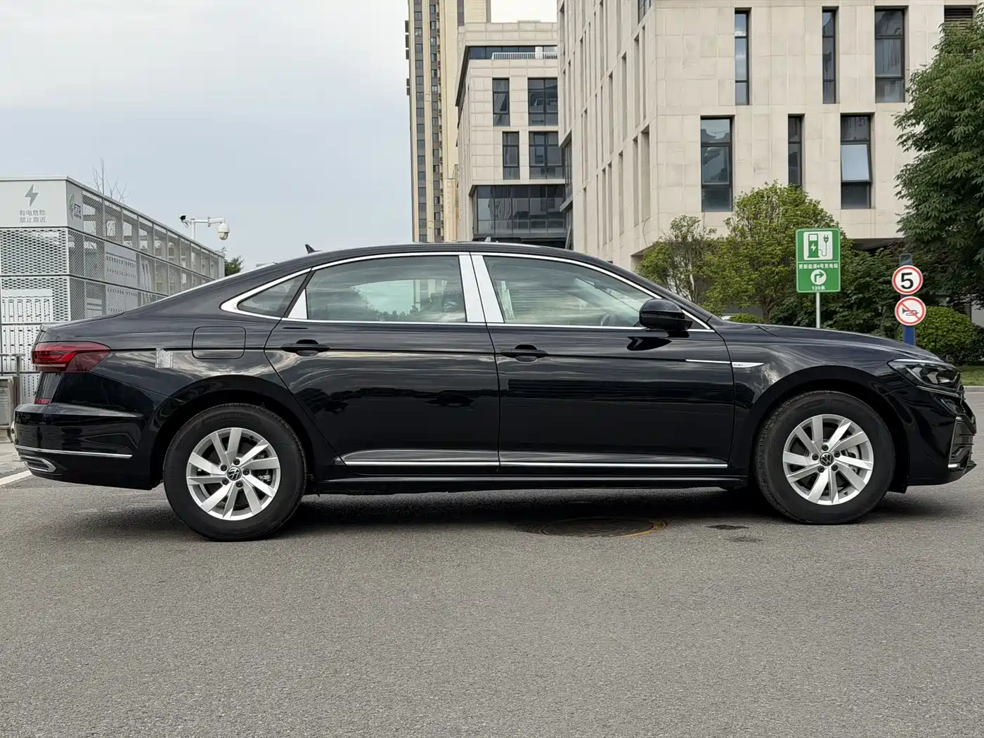 VOLKSWAGEN PASSAT NEW ENERGY