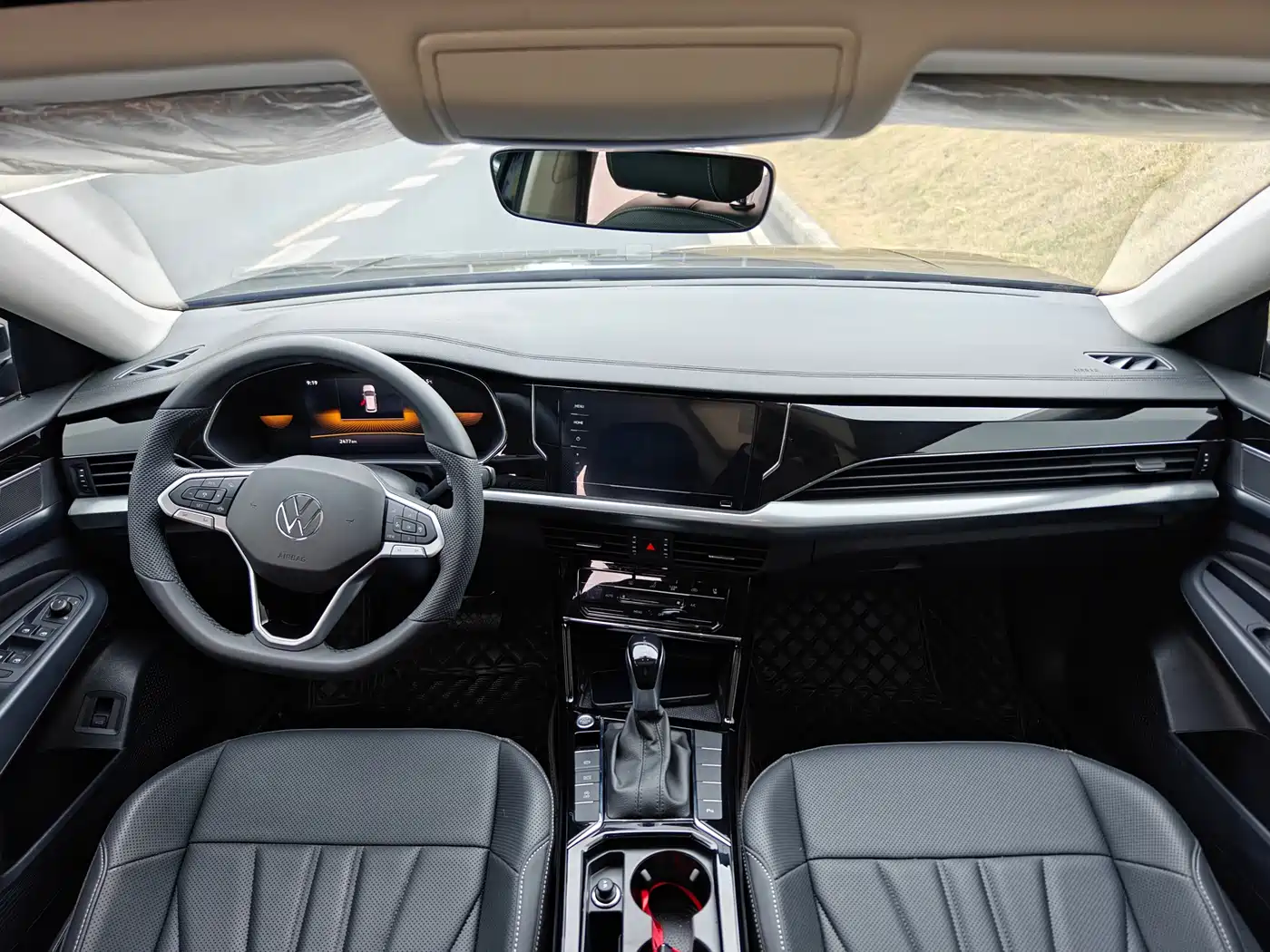 Volkswagen Passat 2025 Outstanding 330TSI Elite Edition фото 3