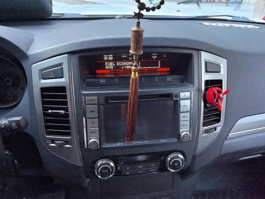 Mitsubishi Pajero (Import) 2015 3.0L Automatic Elite Premium Edition China V фото 13