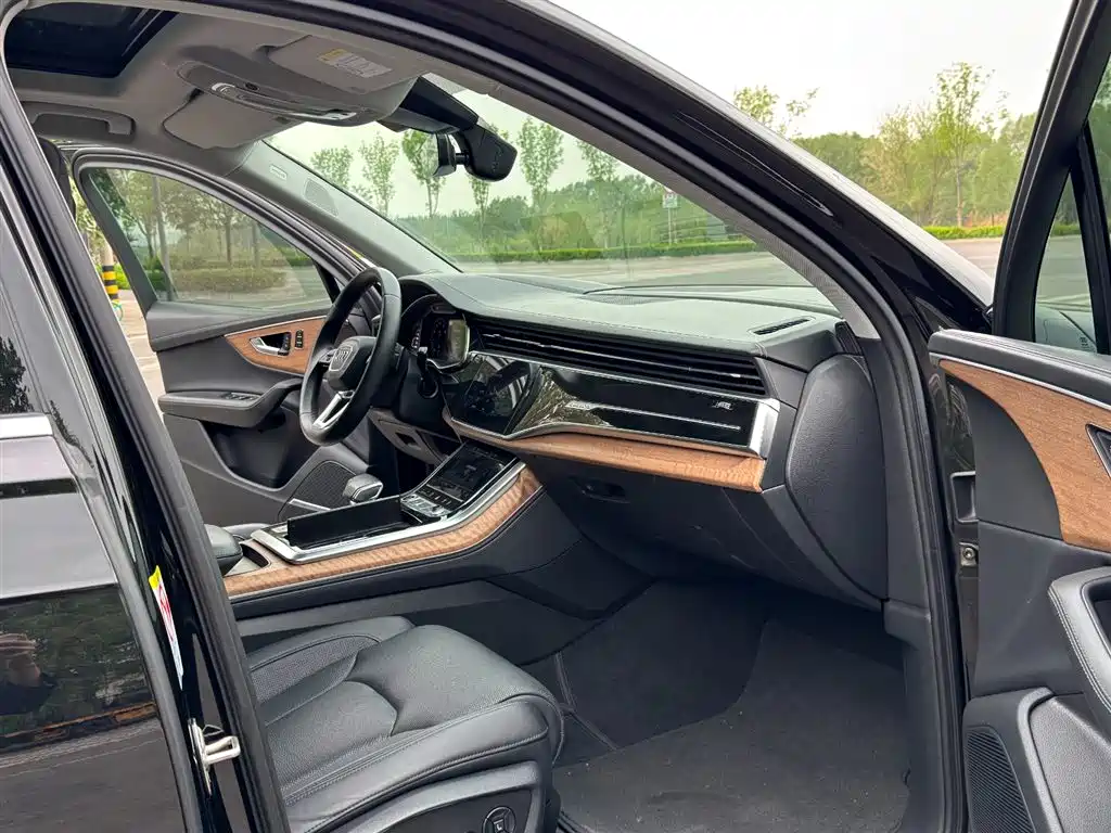Audi Q7 2023 55 TFSI quattro S Premium фото 8