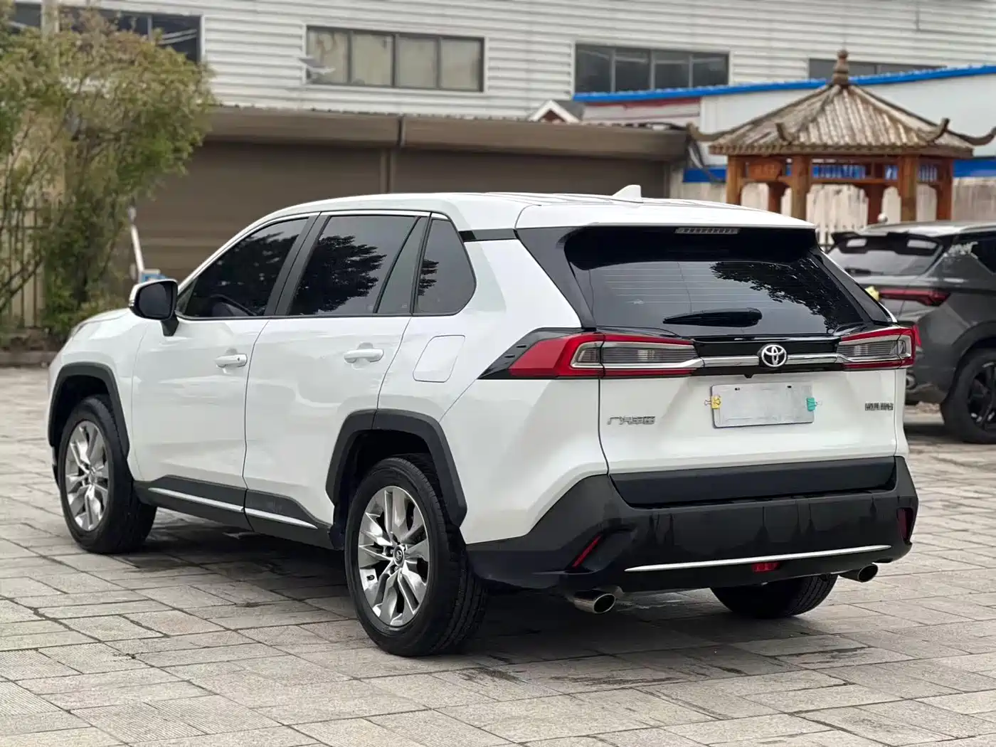 Toyota Wildlander 2022 2.0L CVT FWD Luxury Edition фото 8
