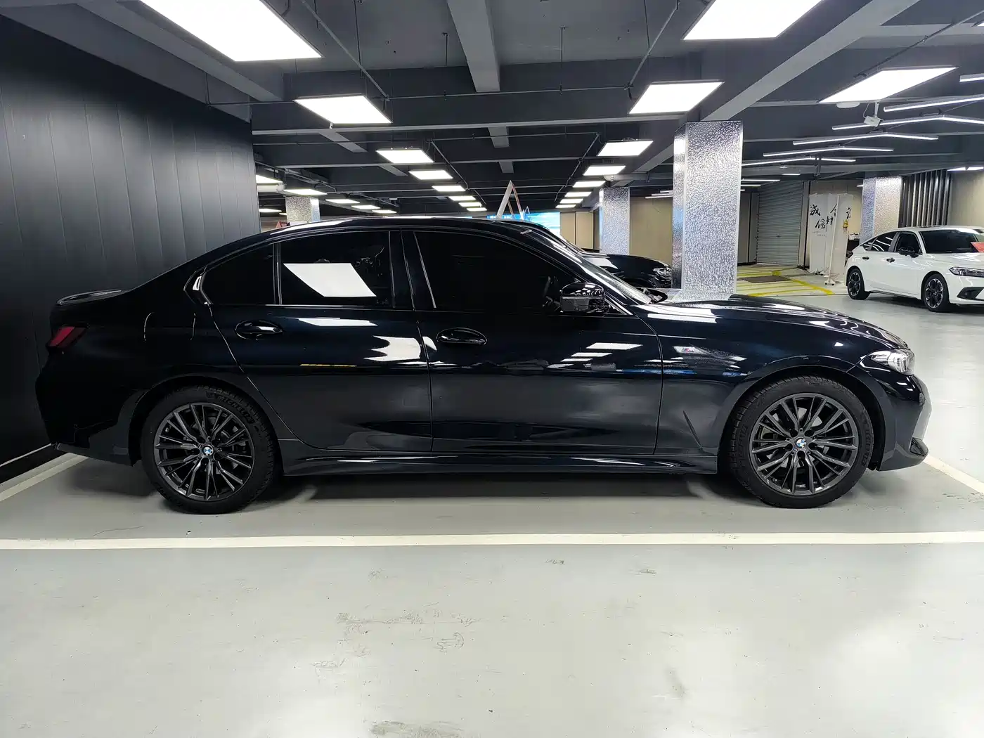BMW 3 Series 2024 325i M Sport Shadowline Package фото 4