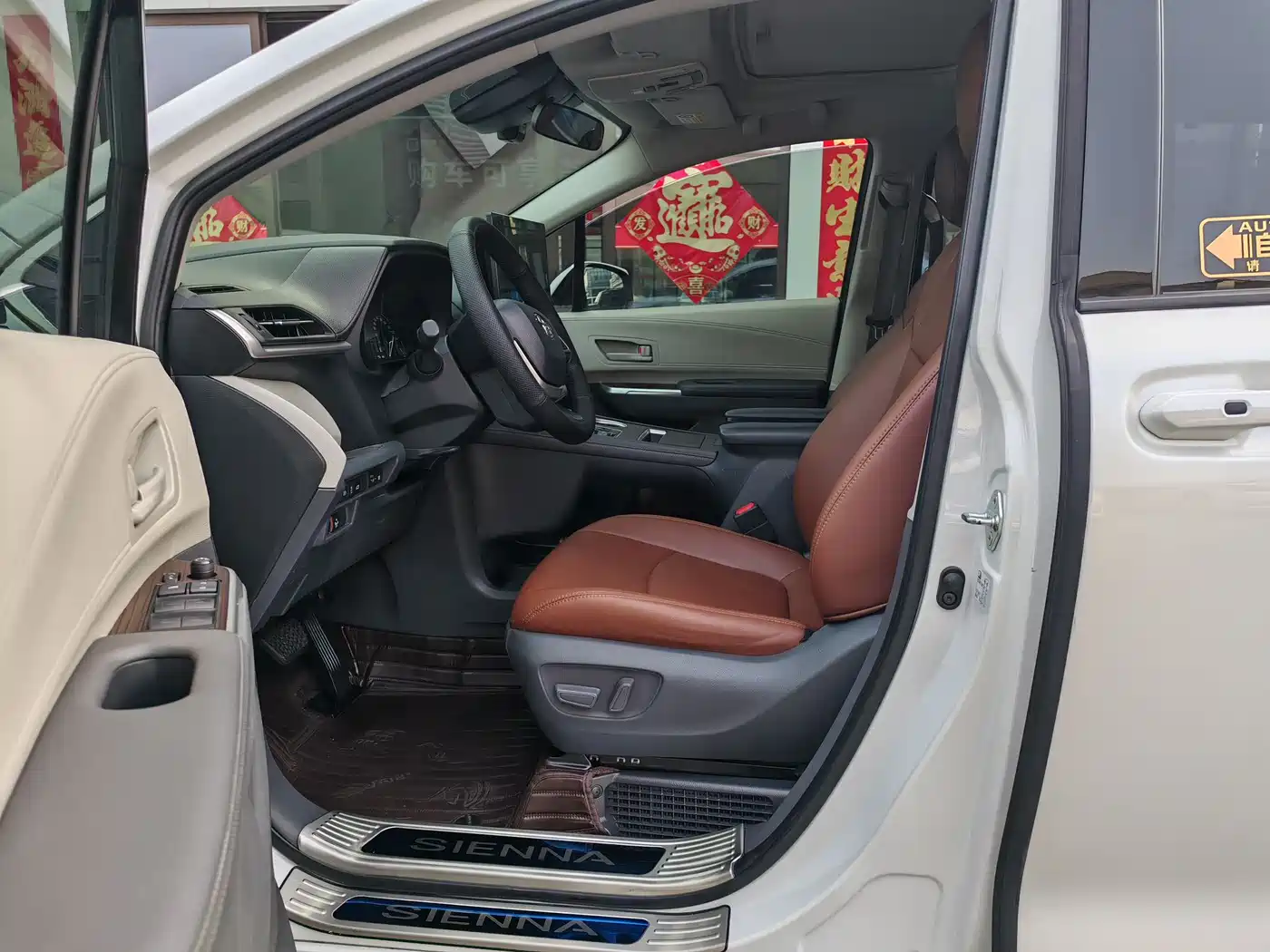 Toyota Sienna 2023 2.5L Hybrid Comfort Edition фото 15