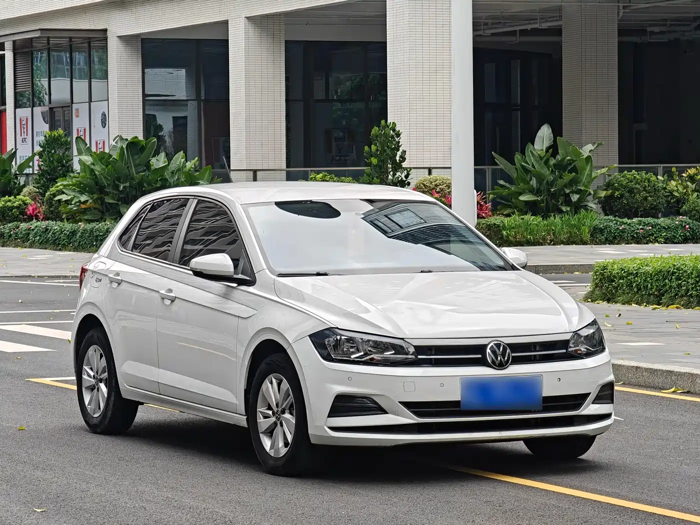 Volkswagen Polo 2023 Facelift Plus 1.5L Auto Joyful Living Edition фото 3
