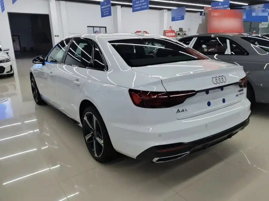 Фото 5 - Audi A4L