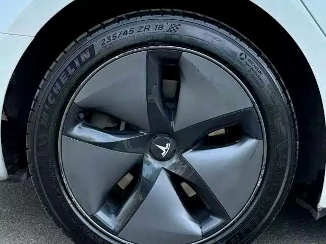 TESLA MODEL 3 (IMPORTED)