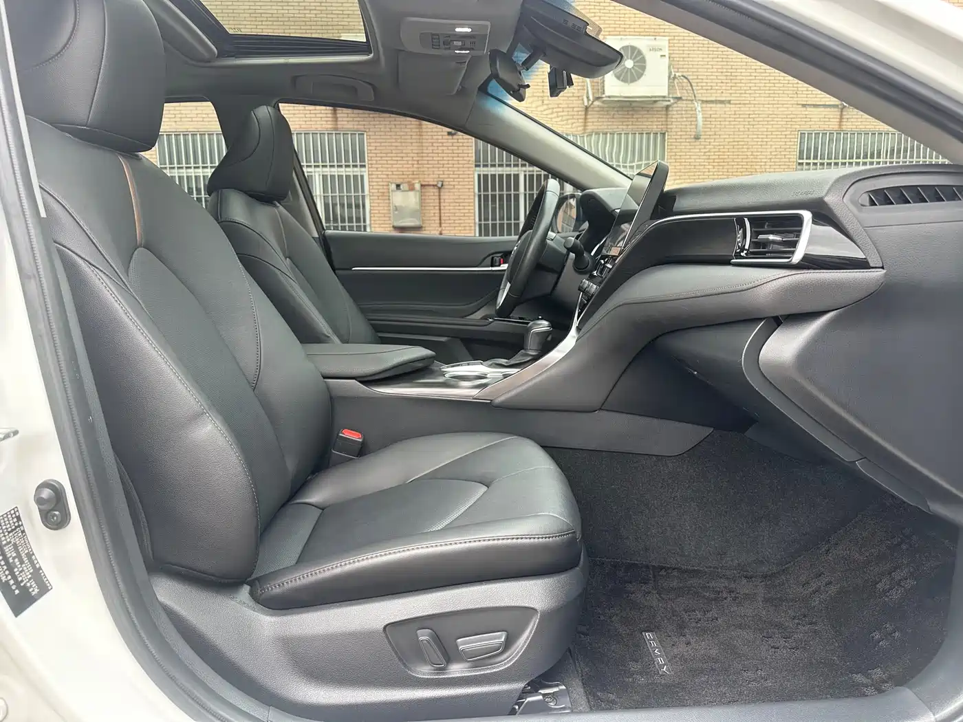 Toyota Camry 2021 2.0G Luxury Edition фото 12
