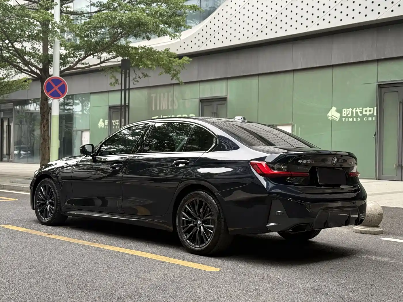 BMW 3 Series 2024 325Li M Sport Shadowline Package фото 7