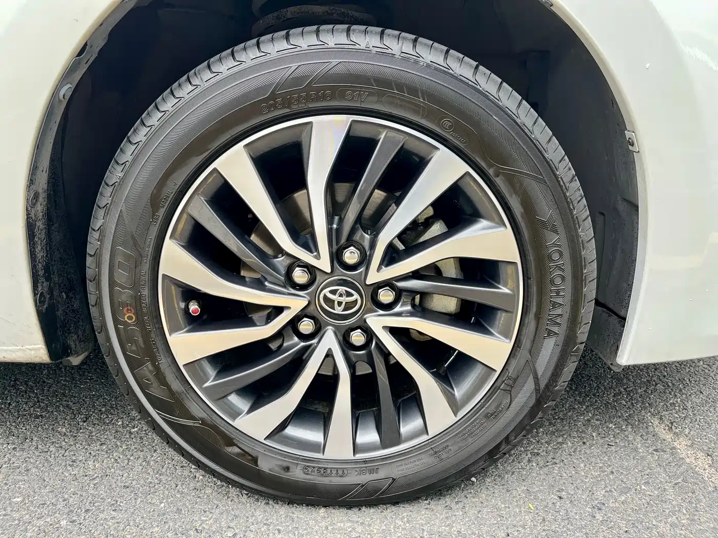 Toyota Corolla Twin Engine E+ 2020 1.8L E-CVT Comfort Edition фото 15