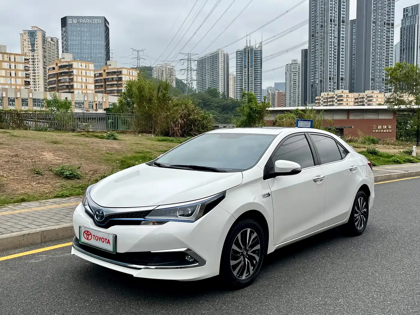 Toyota Corolla Twin Engine E+ 2020 1.8L E-CVT Comfort Edition