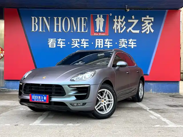PORSCHE MACAN