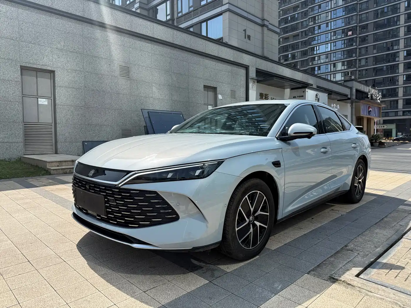 BYD Qin L 2025 DM-i Smart Drive Edition 120KM Surpassing