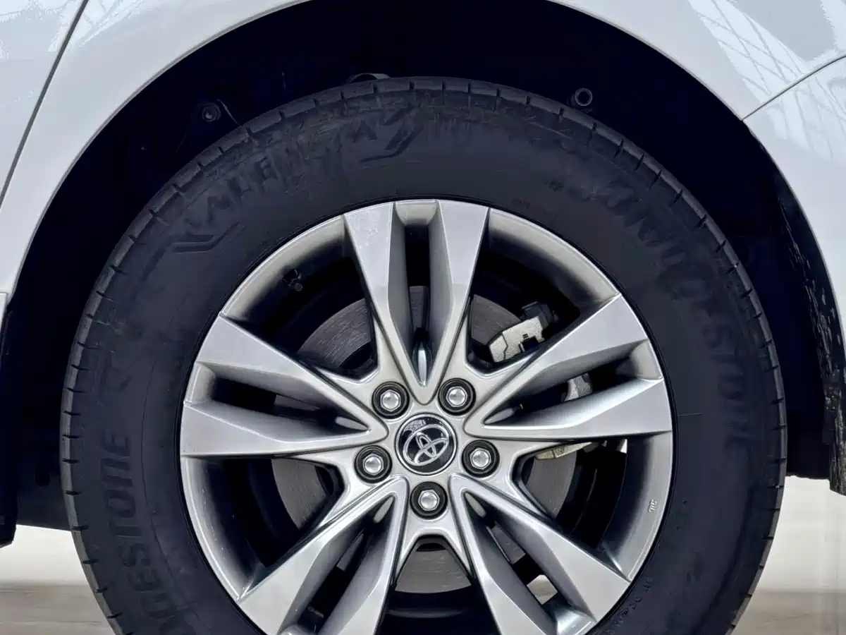 Toyota Sienna 2024 2.5L Hybrid Comfort Edition фото 12