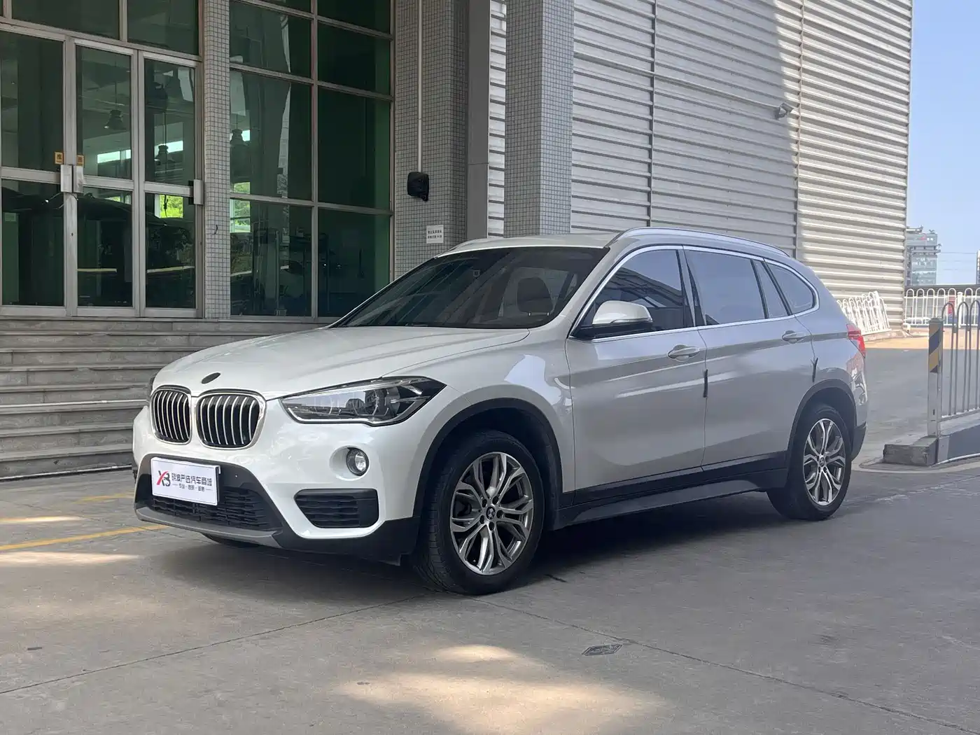 BMW X1 2019 sDrive20Li Leading Model фото 4