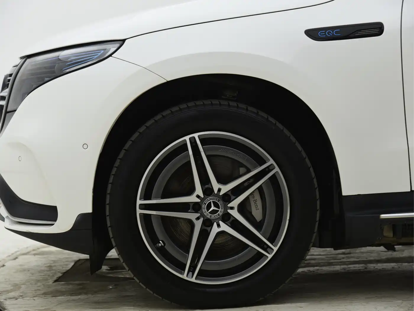 MERCEDES-BENZ EQC