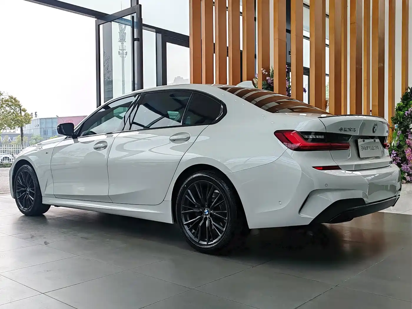 BMW 3 Series 2022 325Li M Sport Shadow Edition фото 6