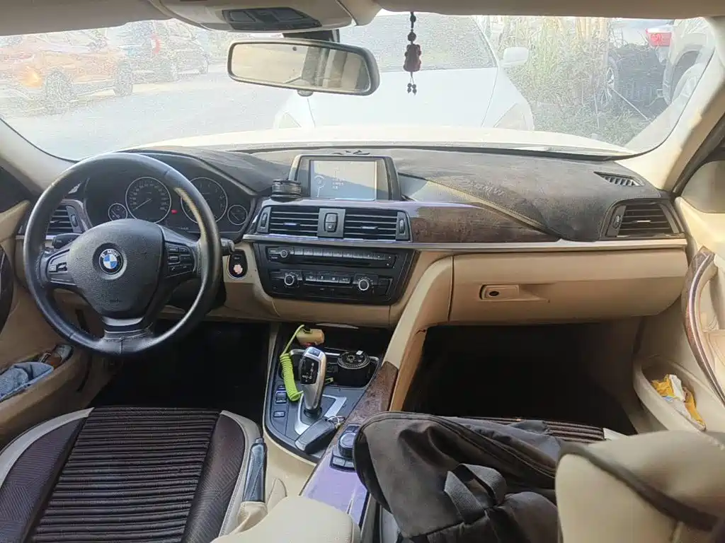 Photo 12 - BMW 3 Series