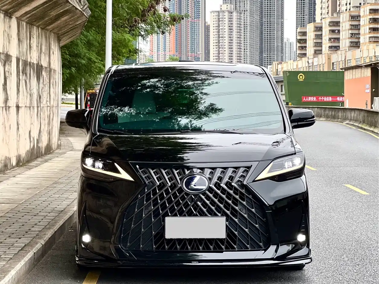 Lexus LM 2020 300h 4-Seat Imperial Edition фото 3