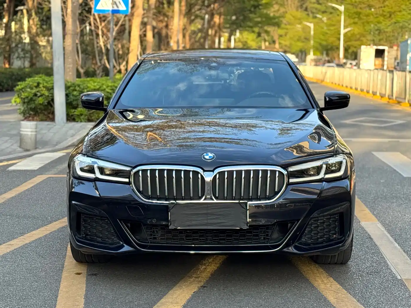 BMW 5 Series 2023 530Li Leading M Sport Package фото 2