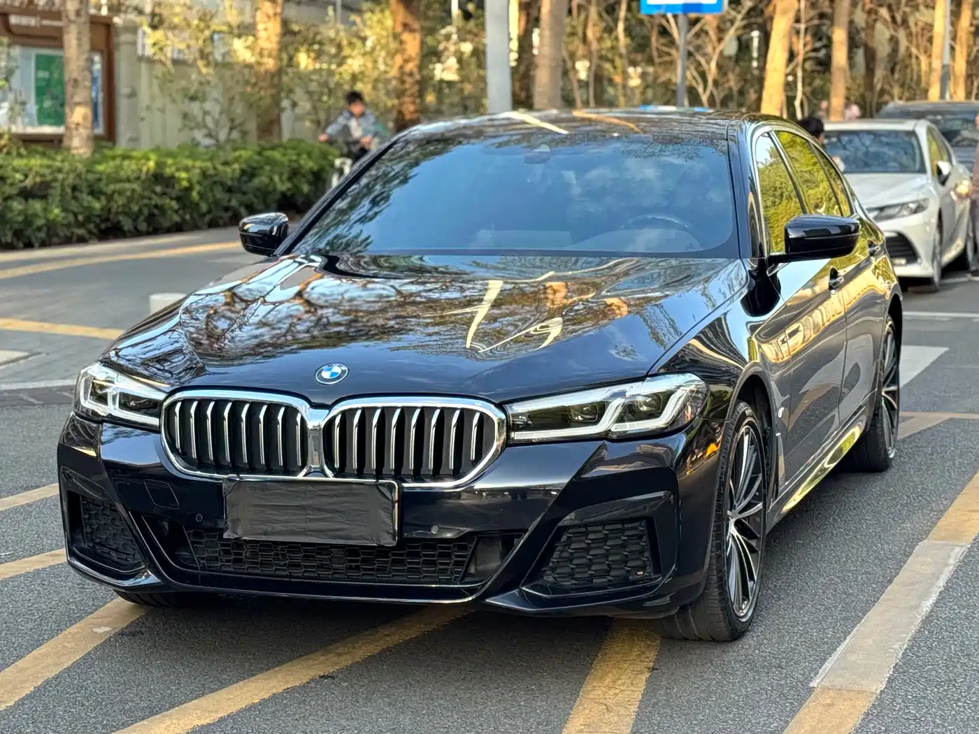 BMW 5 Series 2023 530Li Leading M Sport Package фото 3