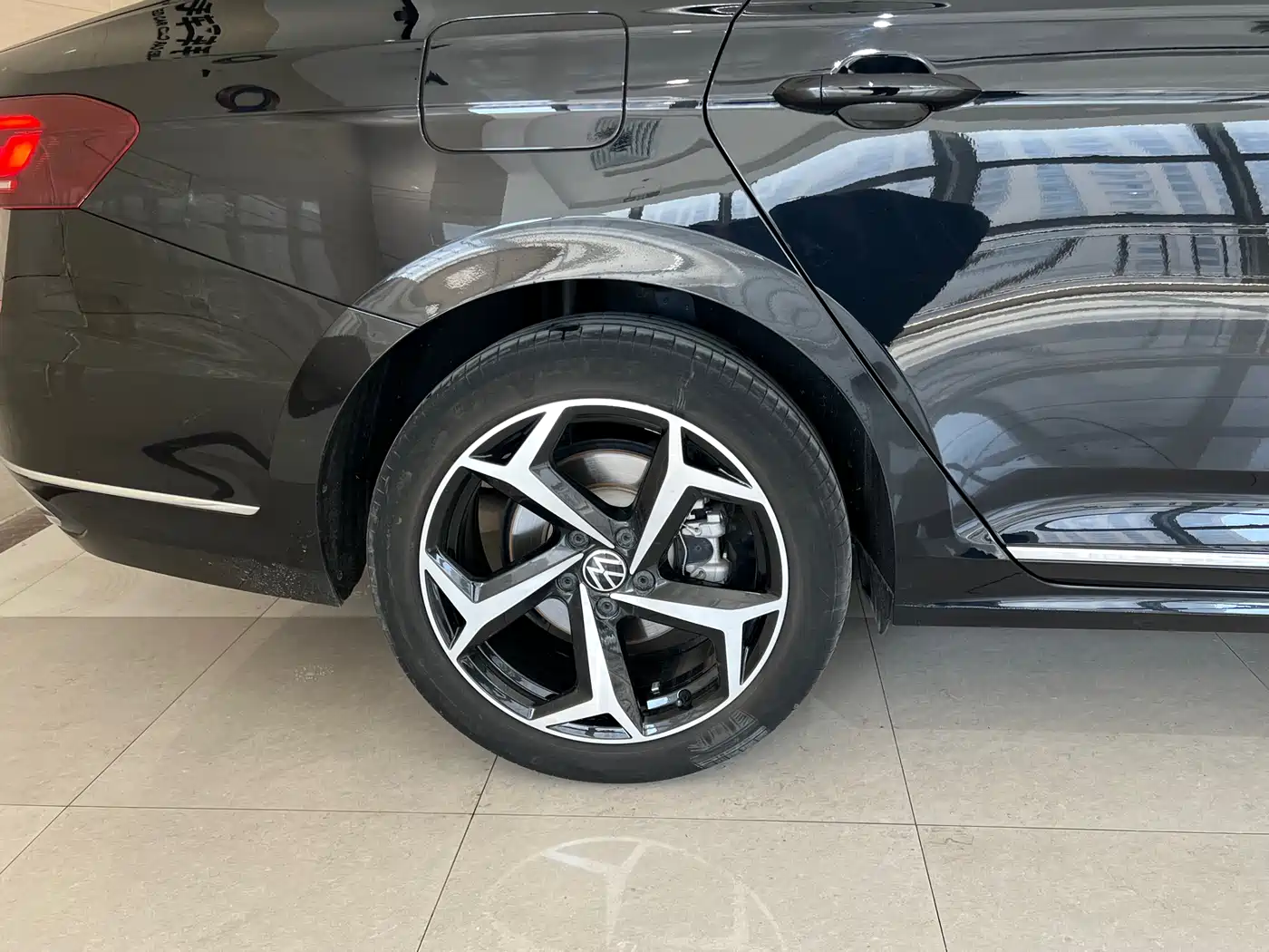 Volkswagen Passat 2024 380TSI Starlight Dragon Soaring Edition фото 17