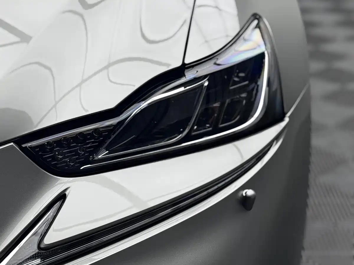 2019 Lexus IS