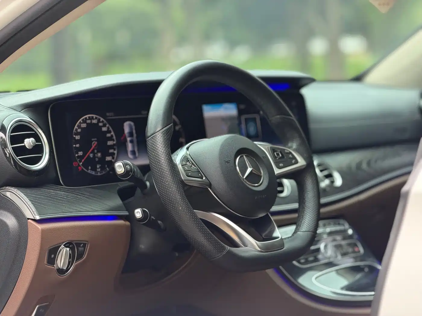 Mercedes-Benz E-Class 2016 E 200 L Sport Type фото 4