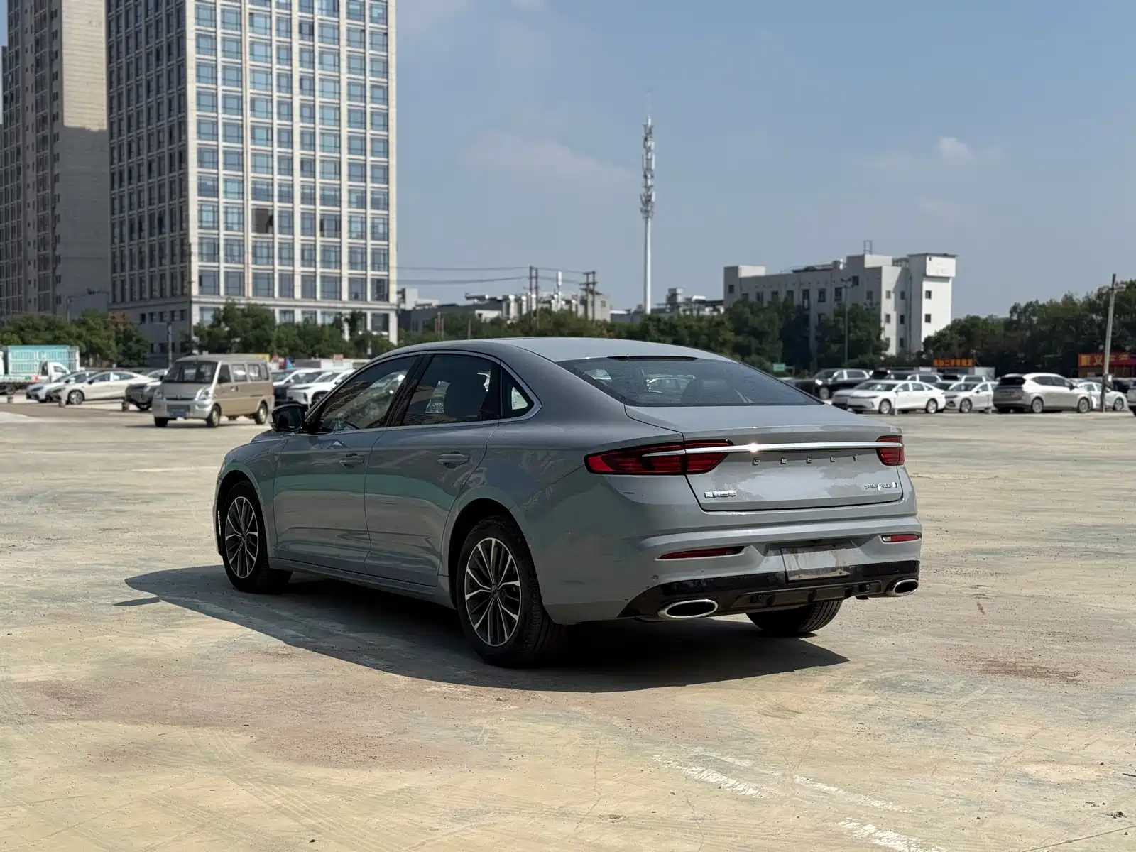 Фото 9 - Geely Preface