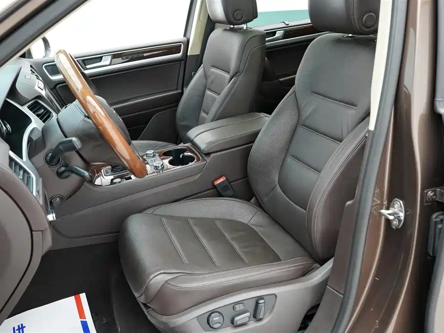 Volkswagen Touareg 2011 3.0TSI Luxury фото 8