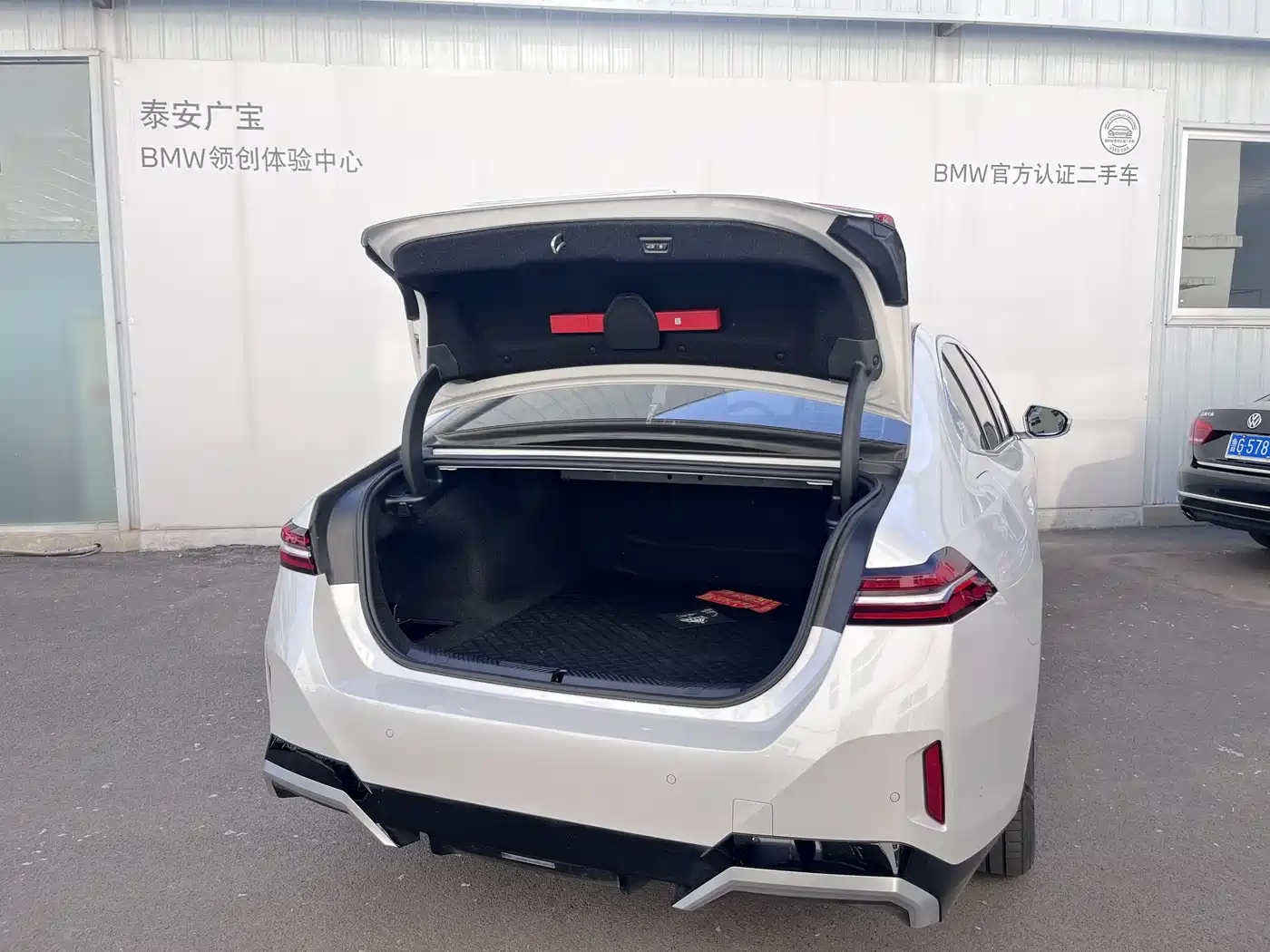 BMW i5 2024 eDrive 35L Premium Model M Sport Package фото 16