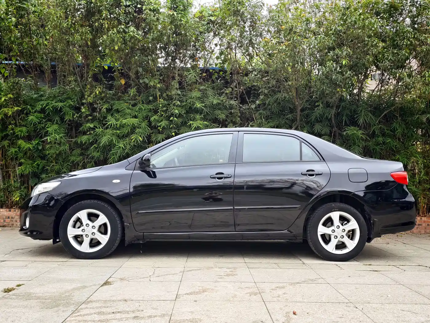Toyota Corolla 2011 1.8L CVT GL-i фото 7