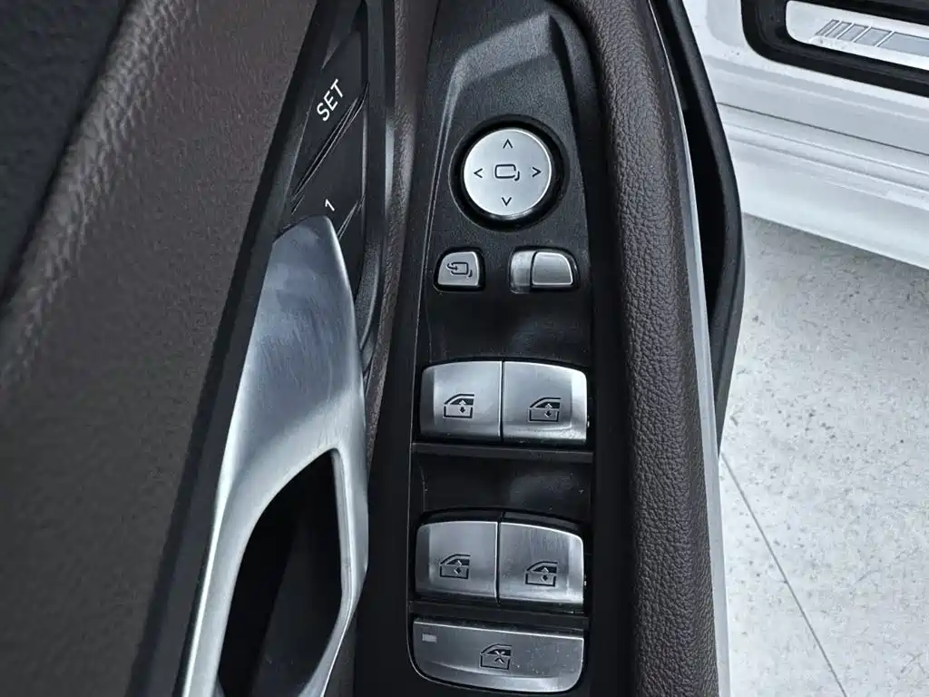 BMW 3 Series 2023 320i M Sport Package фото 16