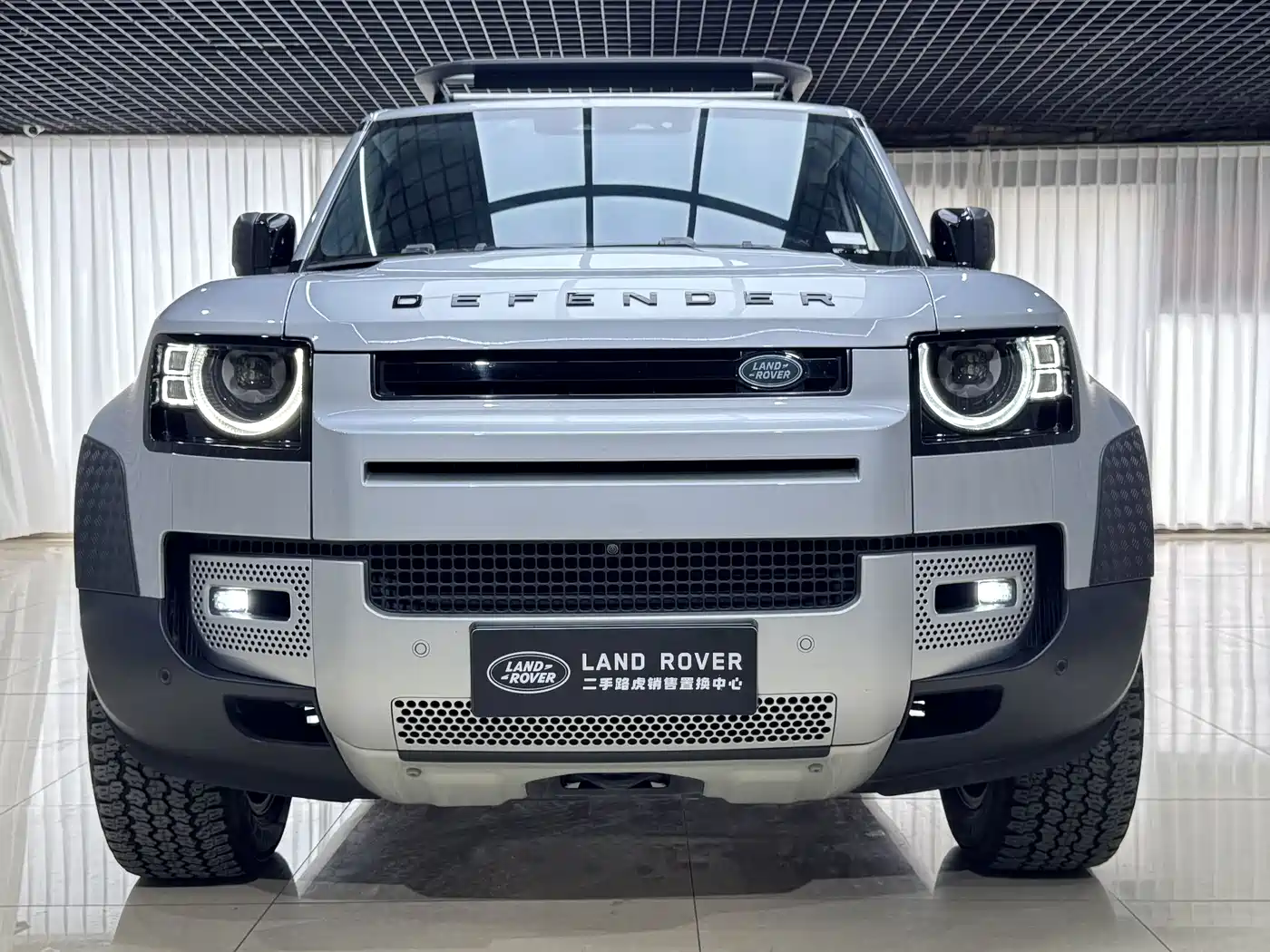 Land Rover Defender 2020 110 P400 Launch Matte Silver Special Package Edition фото 2