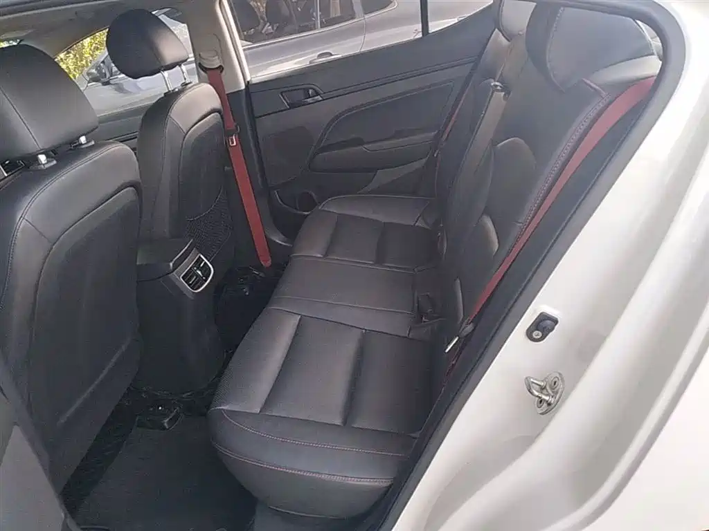 Hyundai Elantra 2016 1.4T DCT Dynamic·Elite Edition фото 17