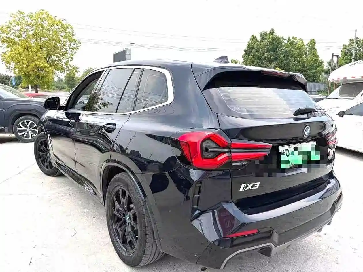 BMW iX3 2024 Leading Edition фото 3