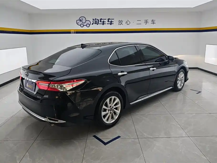 TOYOTA CAMRY