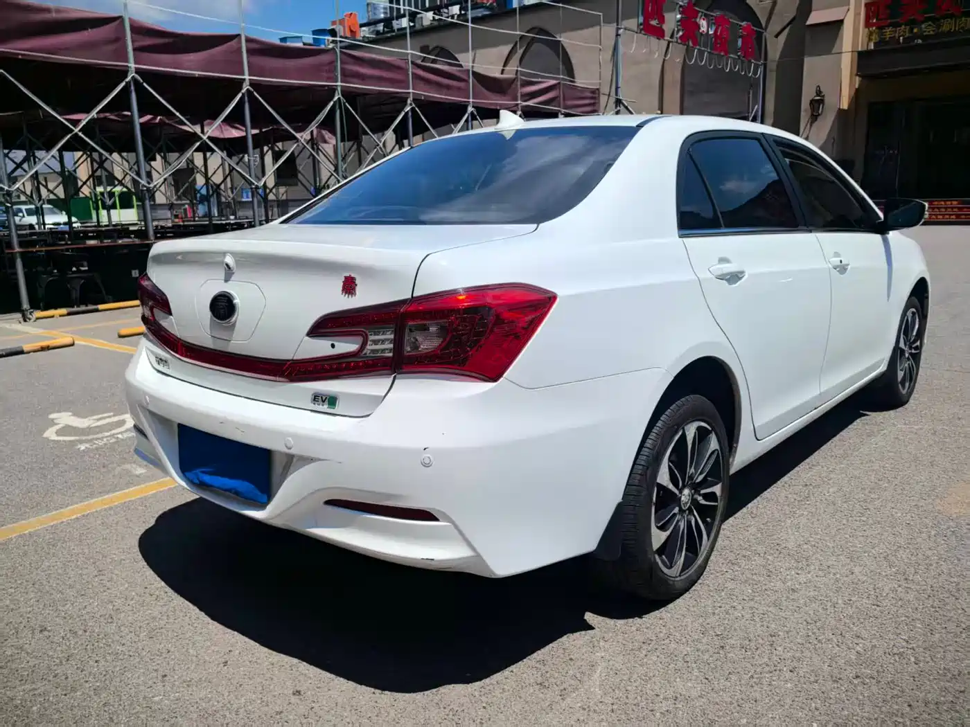 Фото 4 - BYD Qin New Energy