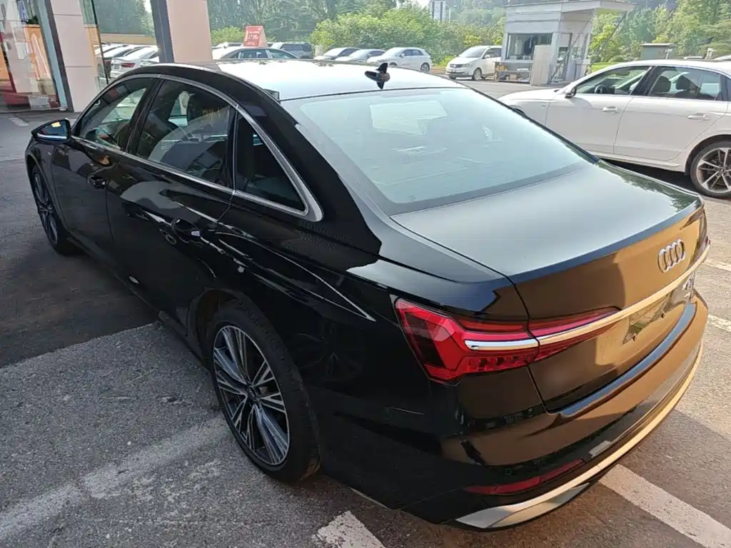 Фото 5 - Audi A6L