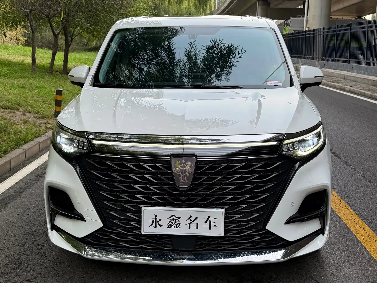 Фото 2 - Roewe iMAX8