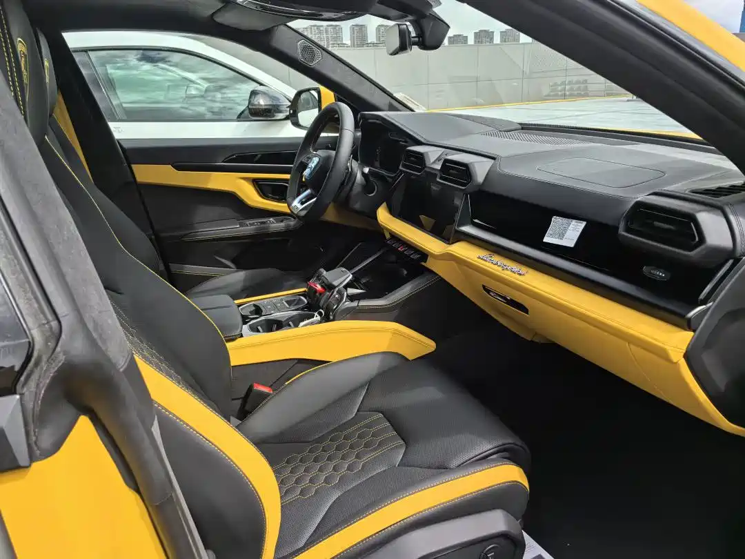 Lamborghini Urus SE 2025 4.0T Standard Edition фото 7