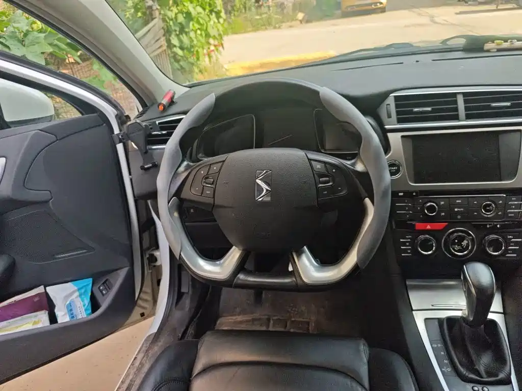 DS 5LS 2014 2014 1.6T Luxury THP200