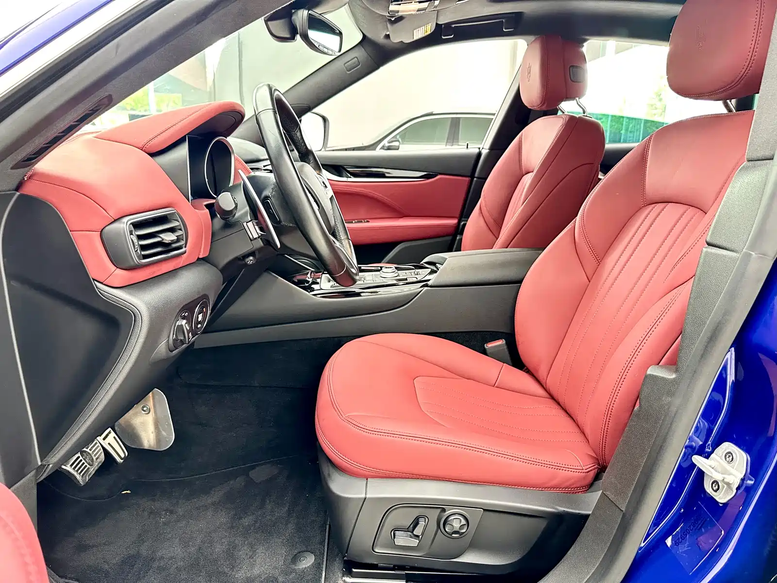 Photo 7 - Maserati Levante