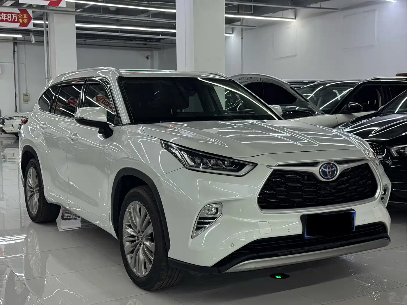 Фото 2 - Toyota Highlander