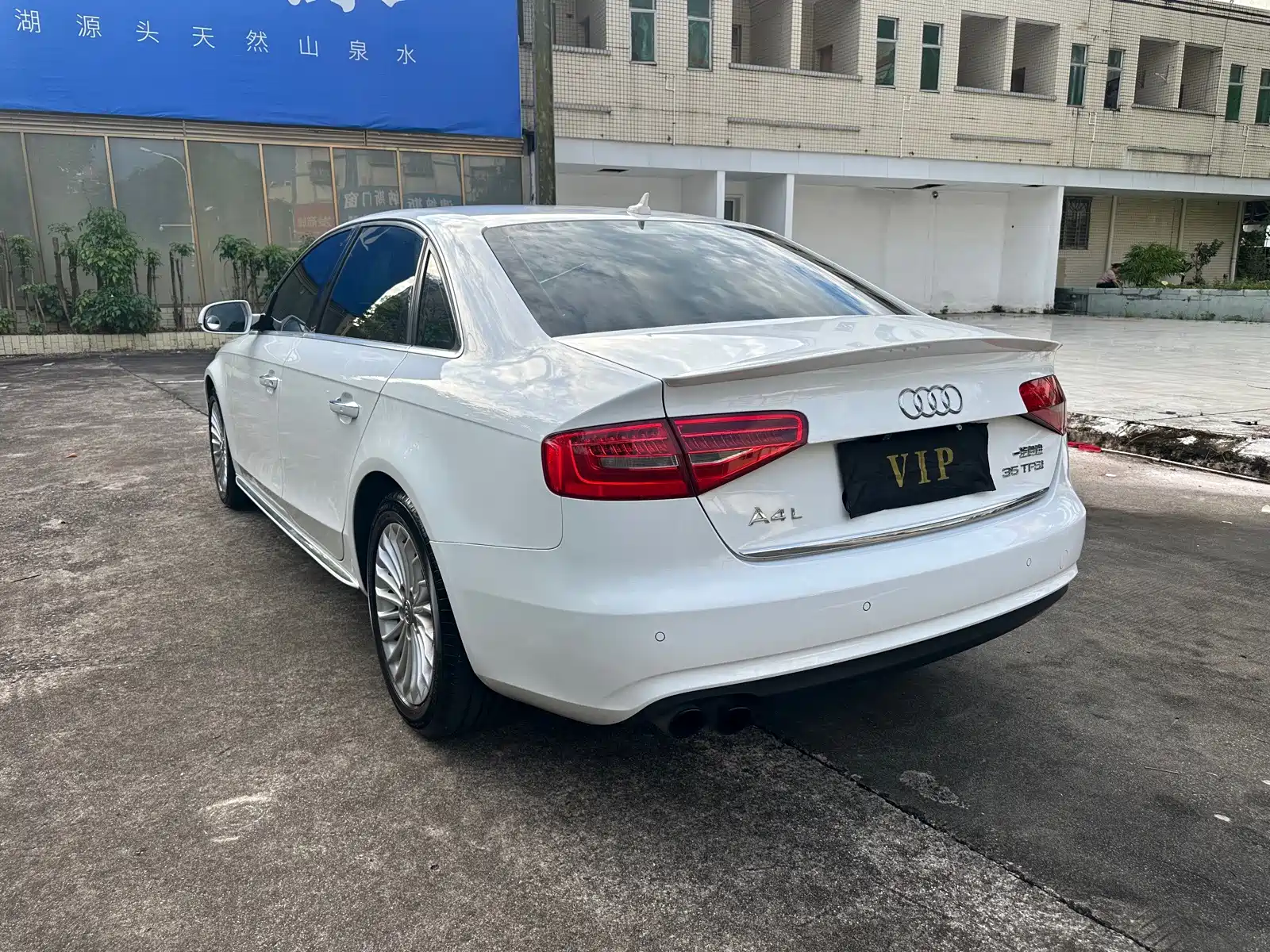 صورة 7 - Audi A4L